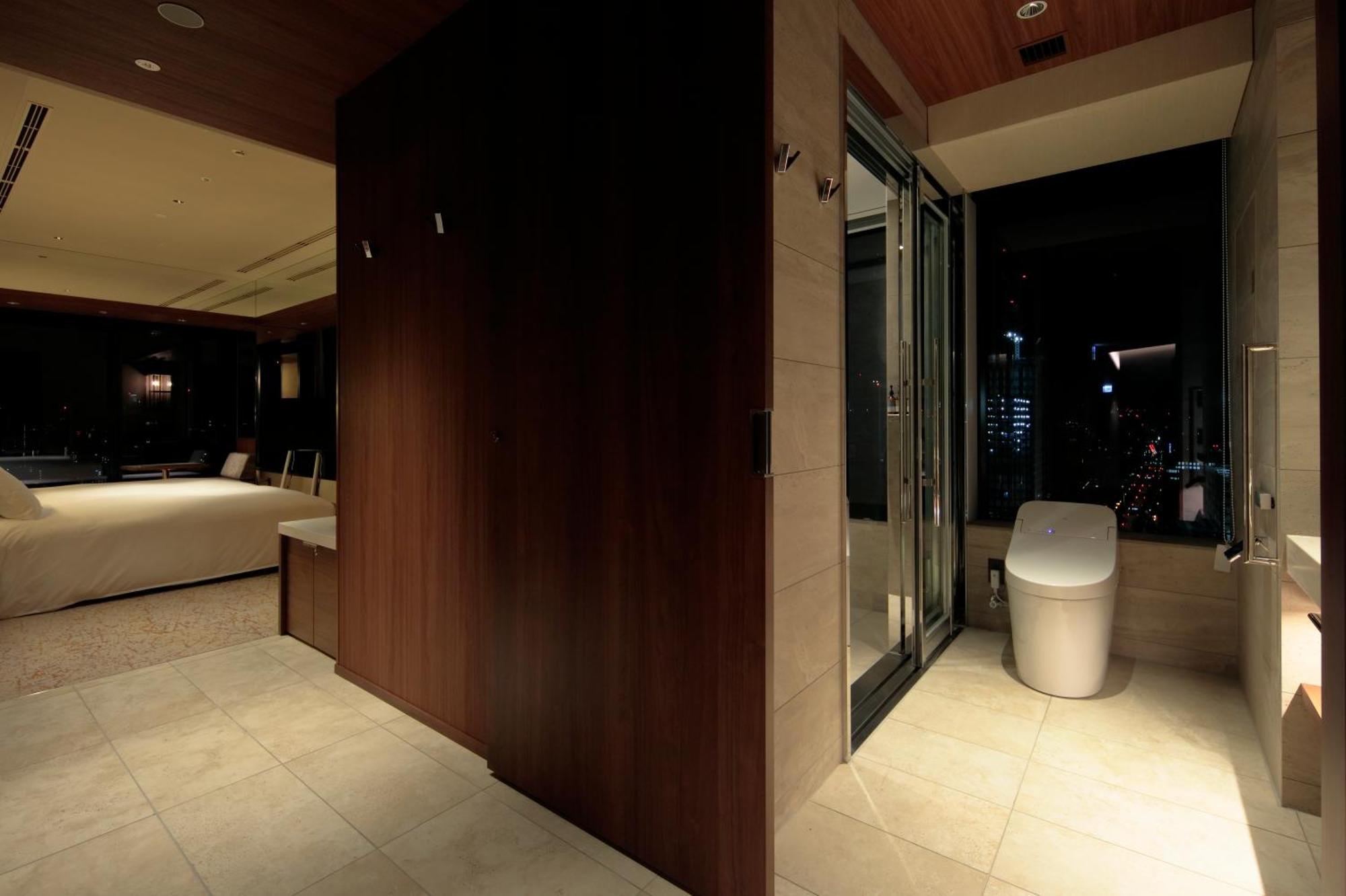 Candeo Hotels Osaka The Tower Room photo A modern Japanese toilet