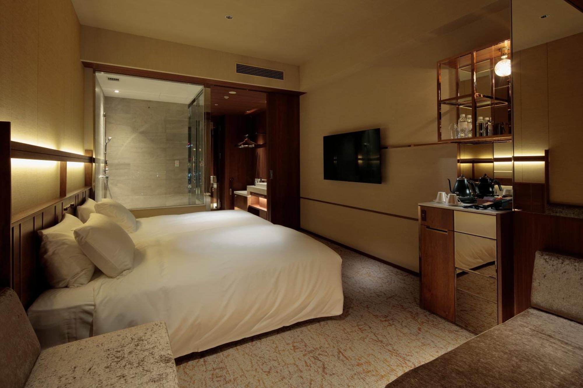 Candeo Hotels Osaka The Tower Room photo A room at the hotel