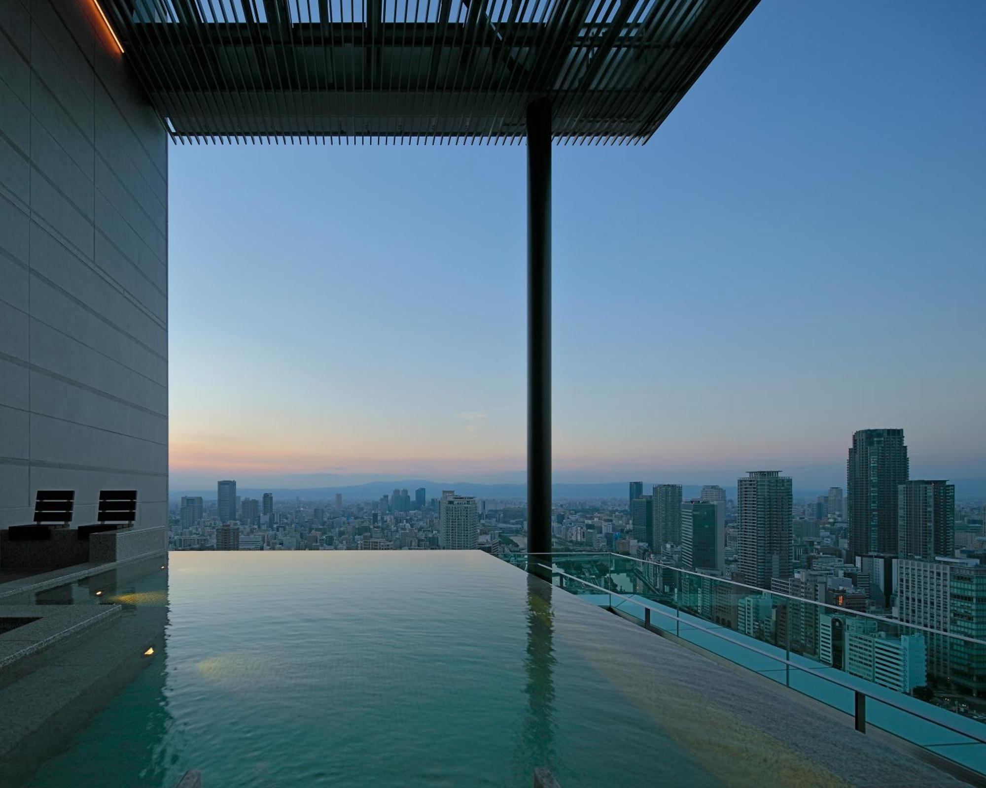 Candeo Hotels Osaka The Tower Exterior photo Infinity pool at the Ritz-Carlton, Osaka