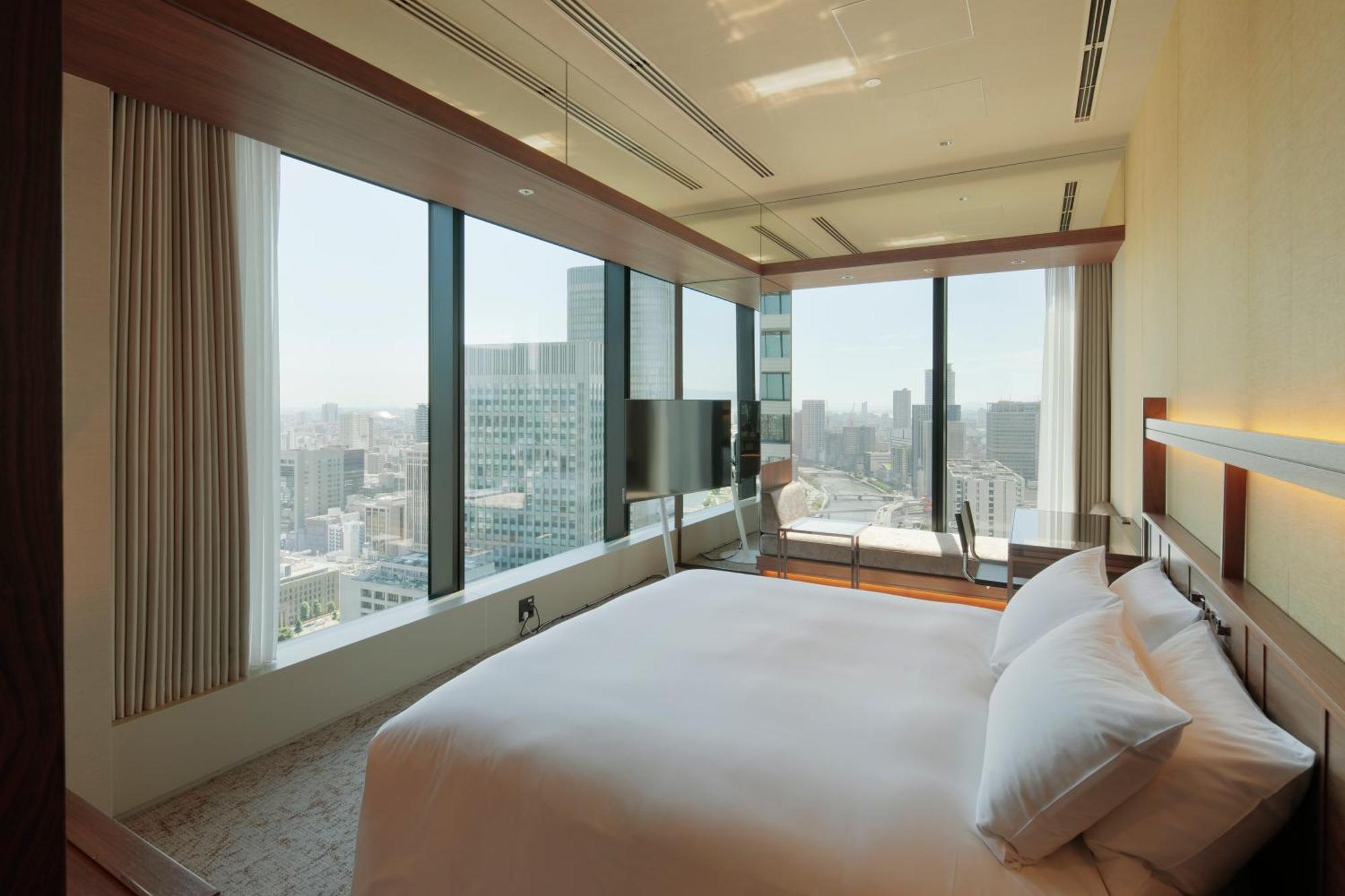 Candeo Hotels Osaka The Tower Exterior photo A bedroom at the hotel